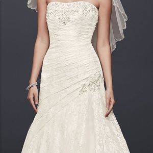 David bridal dress, size 8, ivory, never been worn